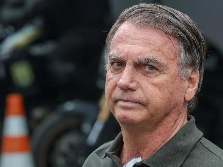 Relator calcula que pena de Bolsonaro cairá para 2 anos e 4 meses com a nova Lei da Dosimetria