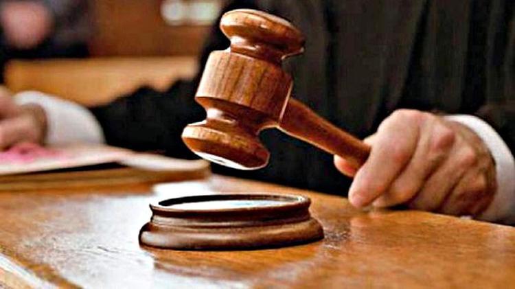 Allenatore offende ragazze e istiga a violenza, squalificato per 4 anni