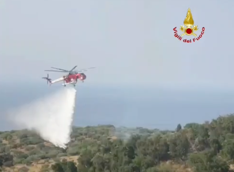 Roghi a causa del caldo torrido, interventi dei vigili del fuoco anche a Milazzo