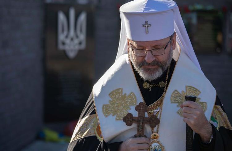 Guerra in Ucraina. Notte di attacchi, 12 morti a Kyiv. Shevchuk: “La preghiera è più potente delle armi”