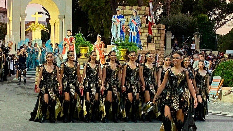 #Aspe: El Desfile de la Reconquista pone el broche final a los Moros y Cristianos