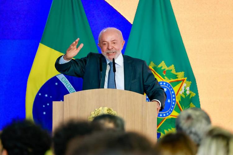 Campanha de Lula leva denúncia contra Meta por geração de imagem de IA para Flávio Bolsonaro à OEA