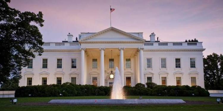 Usa, spari vicino alla Casa Bianca: ucciso assalitore. Trump: "Aveva precedenti per violenza"