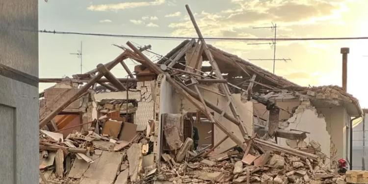 Palazzina crolla nel Fermano dopo un'esplosione, un morto e due feriti. A Porto Sant'Elpidio si cercano corpi tra le macerie