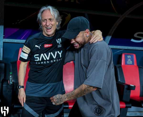 Neymar brinca com Jorge Jesus em treino e acompanha Al-Hilal na Supercopa