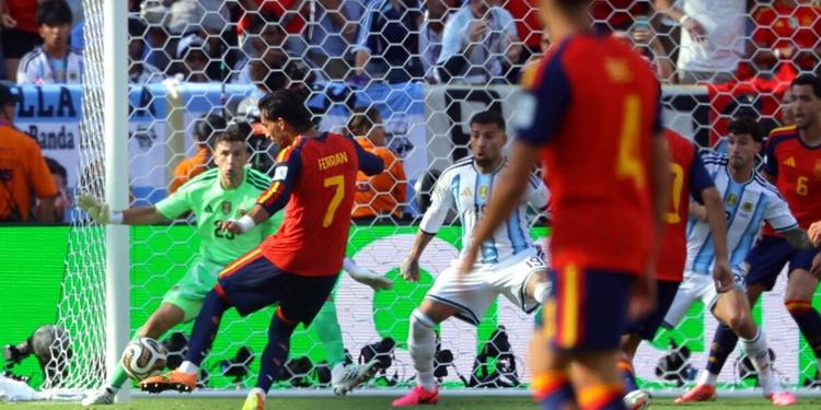 La Spagna è campione del mondo: decide Ferran Torres nei supplementari. Messi e l'Argentina abdicano