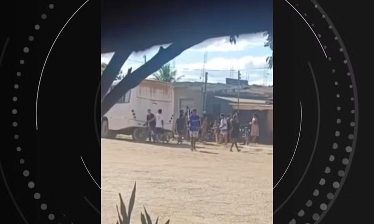 Jovem morre após ataque a tiros na porta de barbearia na Bahia