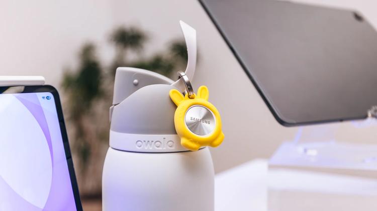 samsung galaxy smart tag on owala water bottle