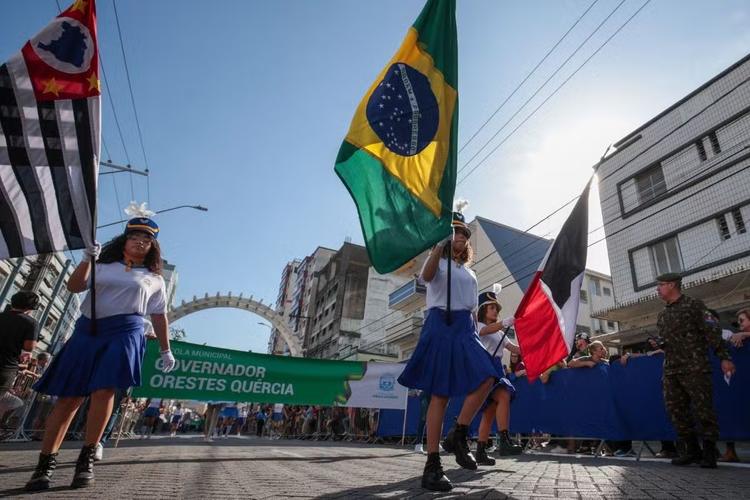 Desfiles cívico-militares alteram trânsito em Guarujá e Praia Grande; veja interdições