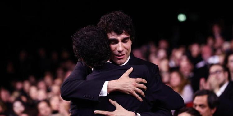 A Cannes storico premio alla migliore regia ex aequo per Bola negra e Fatherland a Cannes