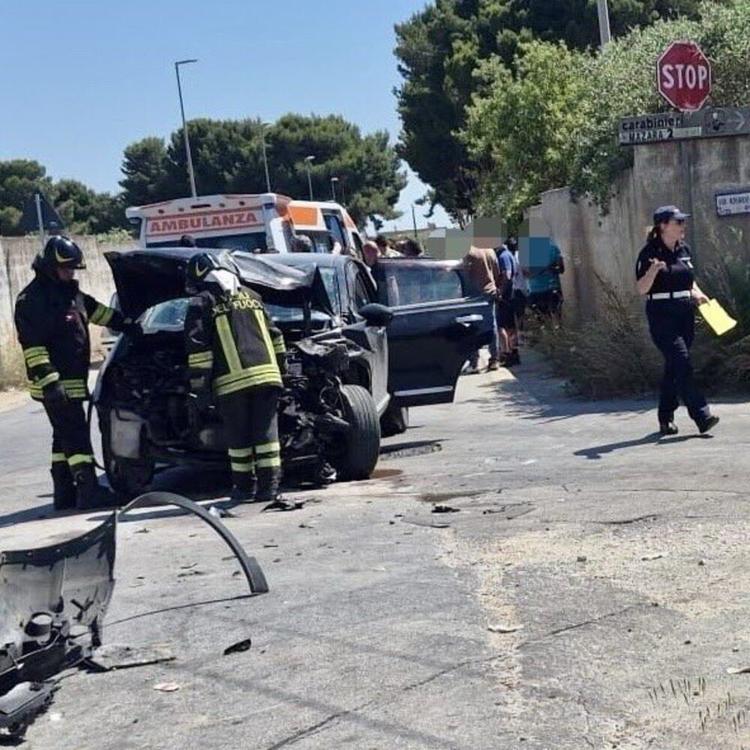 Scuolabus contro auto a Mazara del vallo, 18 feriti di cui 14 bimbi