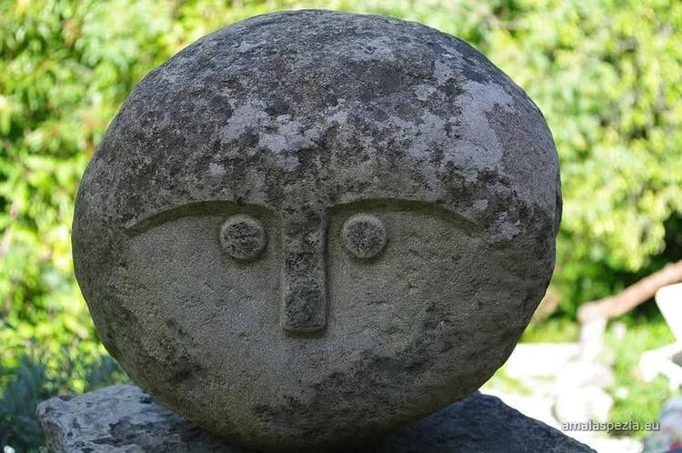 Oggi torniamo a Serenella . Anche perché conviene  visitare il piccolo borgo incastonato nel cuore della natura ( siamo...