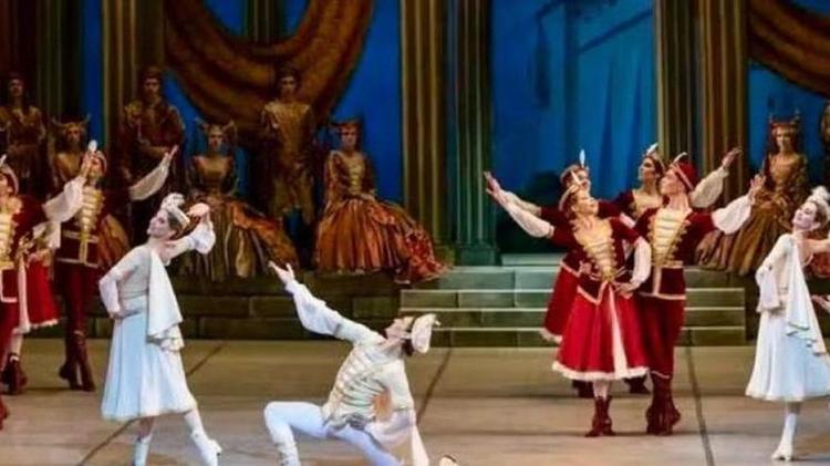 El Museo Ruso proyecta el ballet 'Raymonda' este domingo