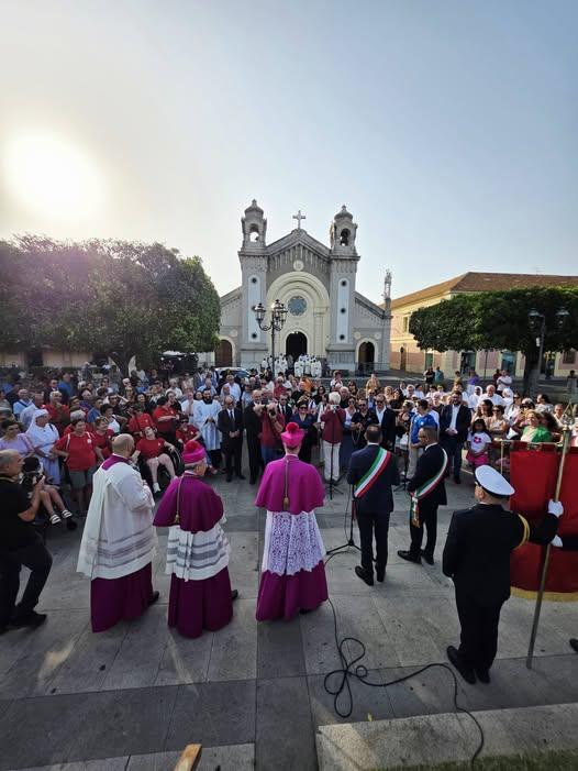 La citta di Locri, con una calorosa accoglienza, ha dato il benvenuto al nuovo Vescovo della Diocesi di Locri-Gerace, S....