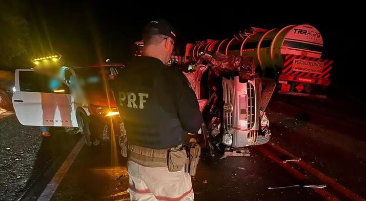 Motorista tenta ultrapassagem em local proibido e três pessoas morrem, no Paraná; criança de 3 anos está entre vítimas