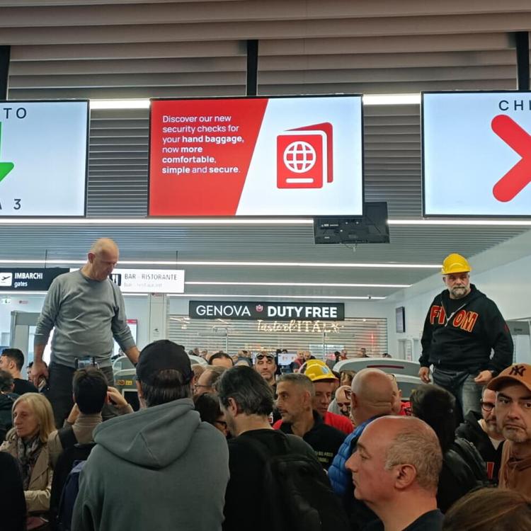 Ex Ilva, gli operai occupano per protesta l’aeroporto di Genova (VIDEO)