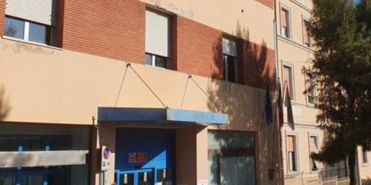 Soffocata da un chicco d'uva alla fiera di Jesi, è morta la bimba di tre anni. La famiglia dona gli organi