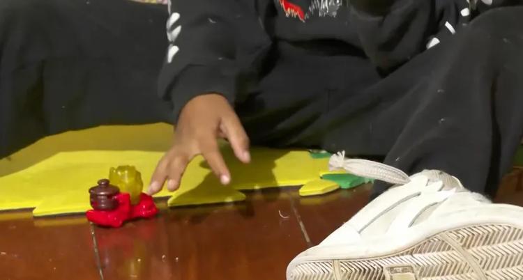 Irmãos dormem no chão e precisam de doação de alimentos por falta de vagas em abrigos da Prefeitura de SP