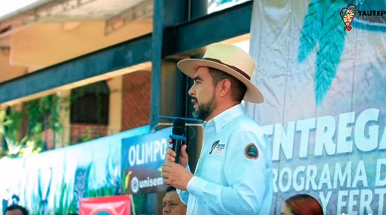 El alcalde Eder Alonso entrega semilla y fertilizante a productores agrícolas de Yautepec