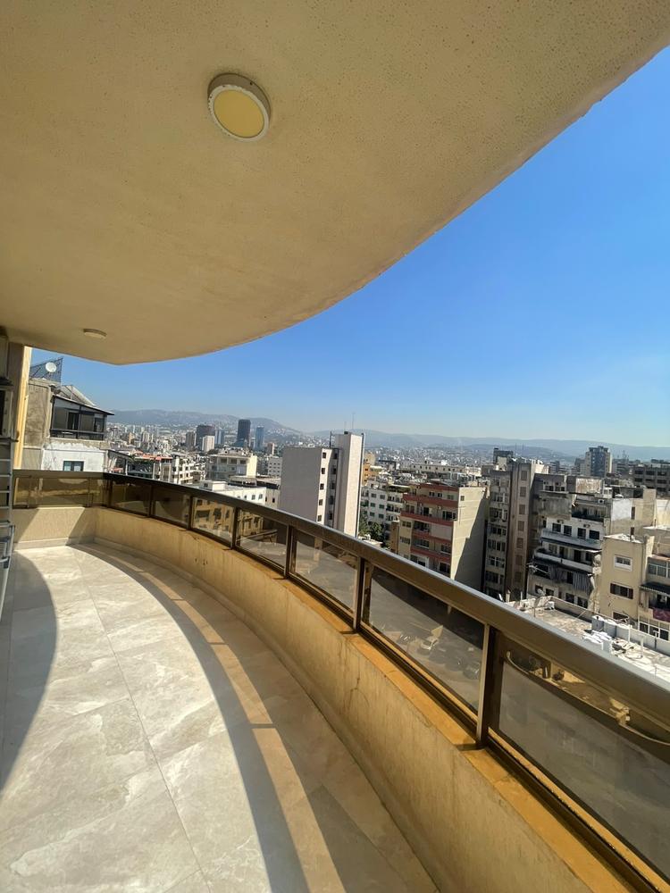For Sale: Apartment in Furn El Chebbak