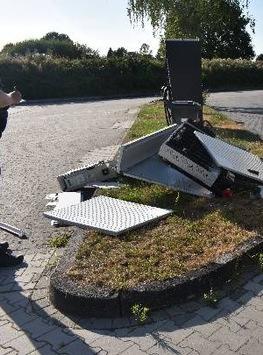 POL-EL: Lünne - Unfallflucht auf Parkplatz des Raiffeisenmarktes - Polizei sucht Zeugen