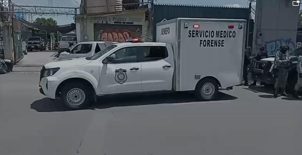 ¿Accidente o algo más?: Muere hombre al caer de puente peatonal frente al IMSS de Plan de Ayala, en Cuernavaca