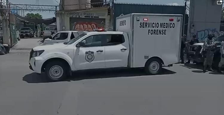 ¿Accidente o algo más?: Muere hombre al caer de puente peatonal frente al IMSS de Plan de Ayala, en Cuernavaca