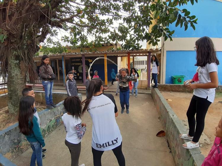 Lei permite troca de sirene escolar por música em Divinópolis; entenda