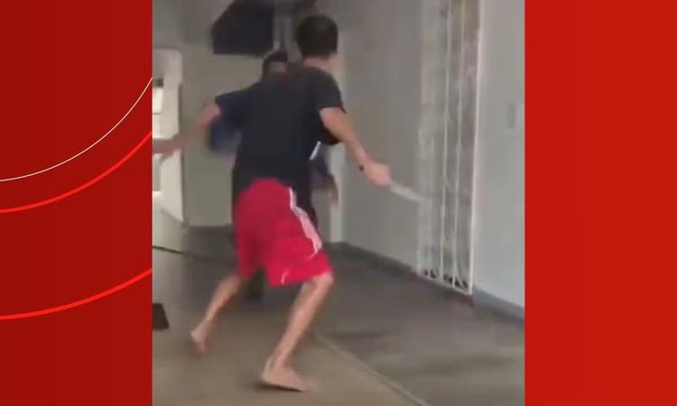 Funcionário morre após ser esfaqueado por morador de residencial em Manaus; polícia faz buscas por suspeito