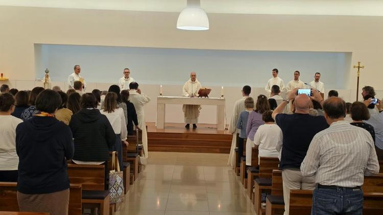 130 Servi della Sofferenza zu Füssen der Madonna von Fatima