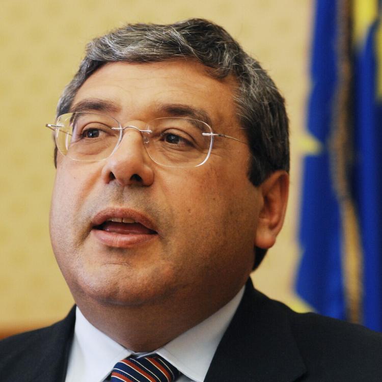 Totò Cuffaro patteggia 3 anni per corruzione, li sconterà ai servizi sociali