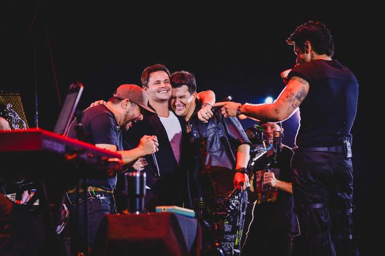 Hugo e Guilherme, com No Pelo 360, reúnem mais de 30 mil pessoas e transformam o Serra Dourada em espetáculo histórico em Goiânia