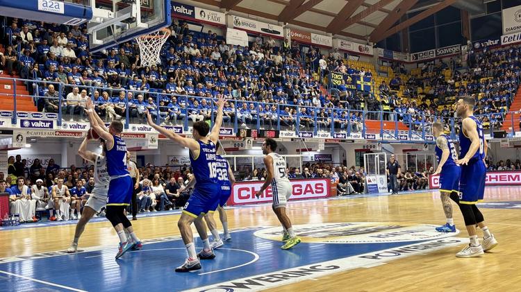 Basket A2/M playoff, Valtur Brindisi piega Verona e riapre la serie