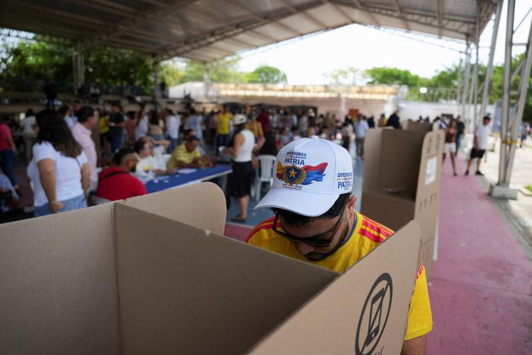 Eleições na Colômbia: candidato de direita e apoiado por Trump, Espriella lidera apuração com margem apertada