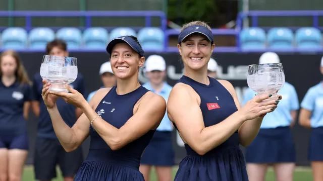 Luisa Stefani conquista título de duplas em Eastbourne e mira Wimbledon