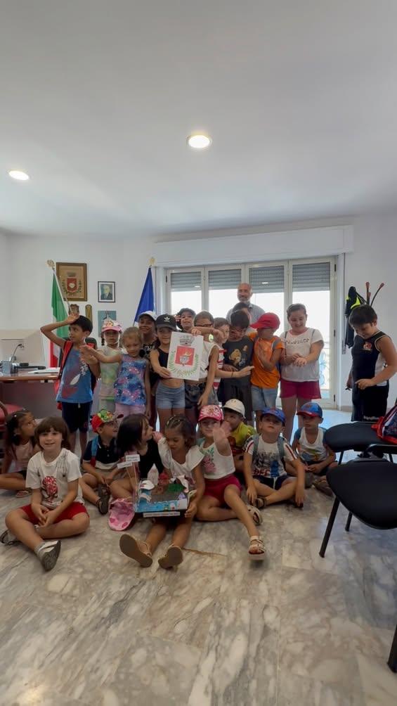 Guardate chi è venuto a trovare oggi il sindaco.  Grazie ai ragazzi dell’ “Activa Summer Lab” per la divertente mattinat...