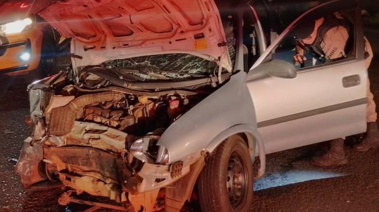 Duas pessoas morrem e três ficam feridas em acidente envolvendo carro de aplicativo em Uberlândia