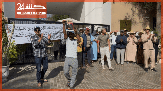 بالڤيديو.. بعد تعرضهم للطرد التعسفي مستخدمون بفندق “قصر الغول” يحتجون بمراكش