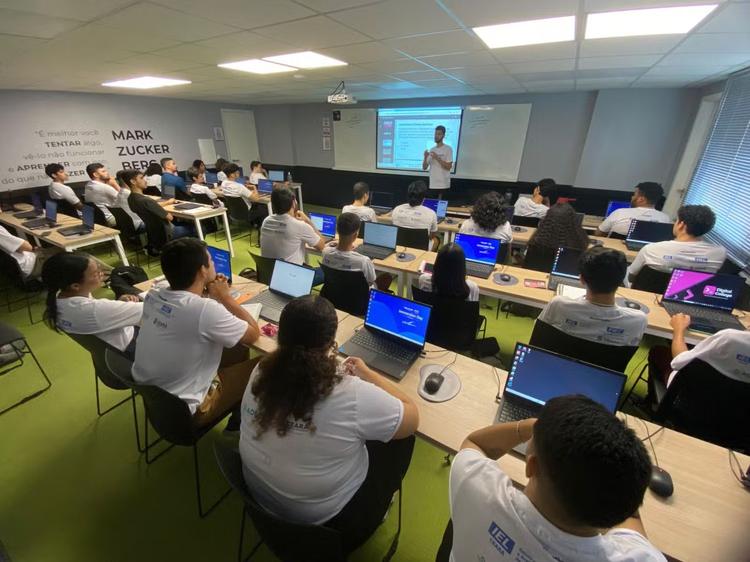 Cursos com 1,7 mil vagas gratuitas para formação em tecnologia no Ceará têm inscrições até sábado (22)