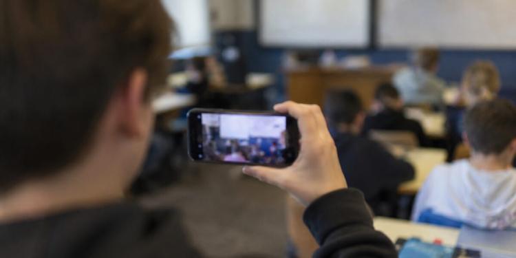 11enne tenta di accoltellare il prof a scuola in diretta social a San Vito Lo Capo