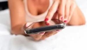 Cada vez más personas hacen sexting con ChatGPT