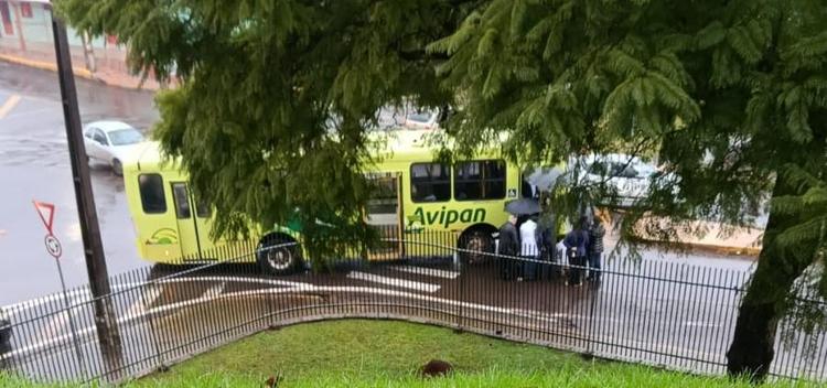 Gestante fica ferida após ser atropelada por ônibus na Zona Norte