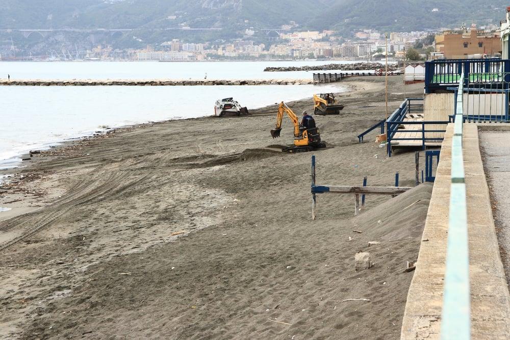 Salerno, stagione balneare al via: ecco l’elenco dei sette tratti vietati
