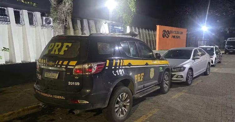 Carro clonado e com registro de roubo é recuperado na Via Dutra, em Resende