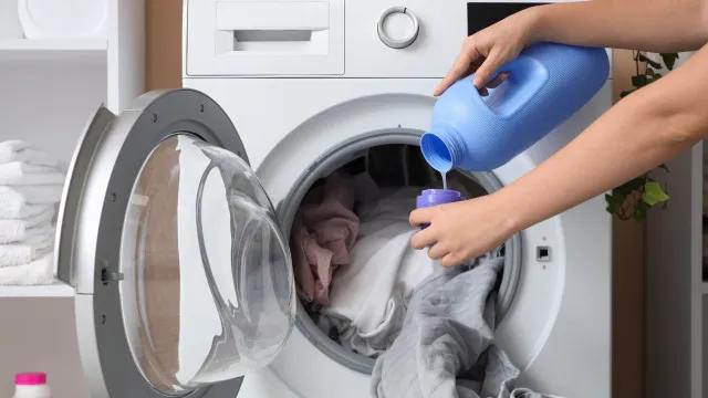 Erro comum na lavagem pode prejudicar roupas e aumentar gastos