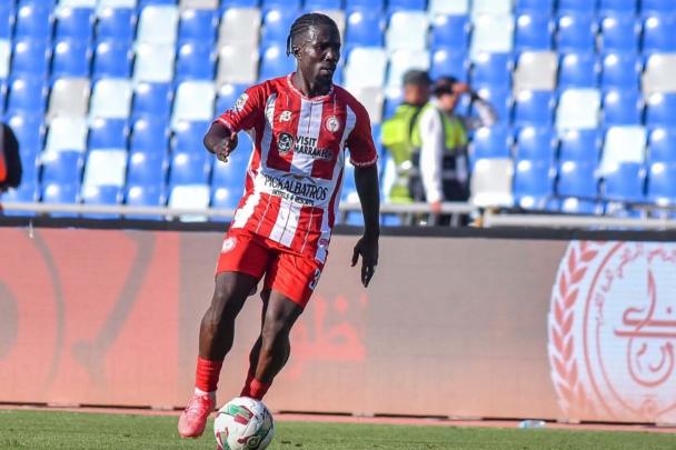 في اخر مباراة له بملعب مراكش.. الكوكب يؤجل تتويج المغرب الفاسي بالبطولة