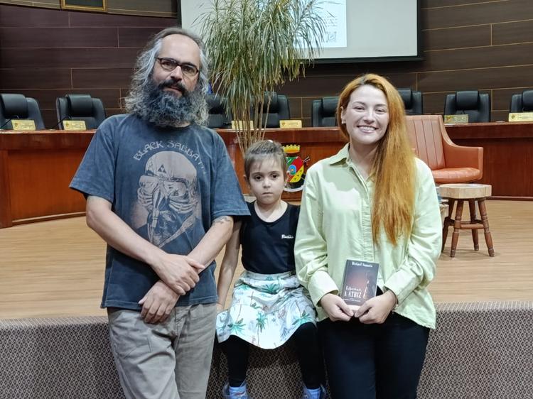 Designer descobre autismo na vida adulta e transforma experiência em reflexão sobre inclusão