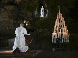 Papa in Francia: “respingere per sempre le logiche di guerra”