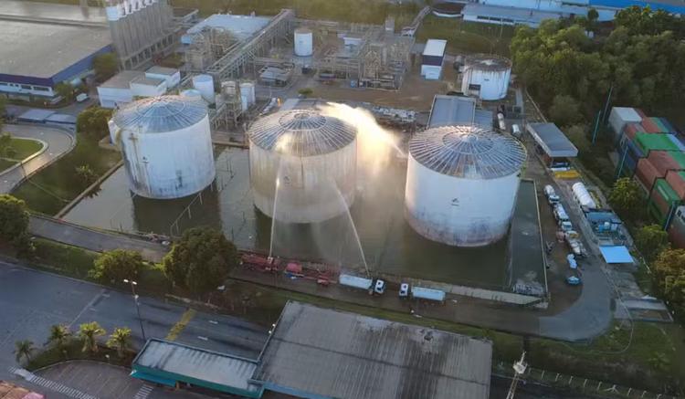 Vazamento de gás em Manaus: bombeiros completam mais de 60 horas de resfriamento; fumaça cede, mas odor persiste