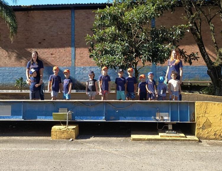 Escola Hakuna Matata visita aterro sanitário de Farroupilha